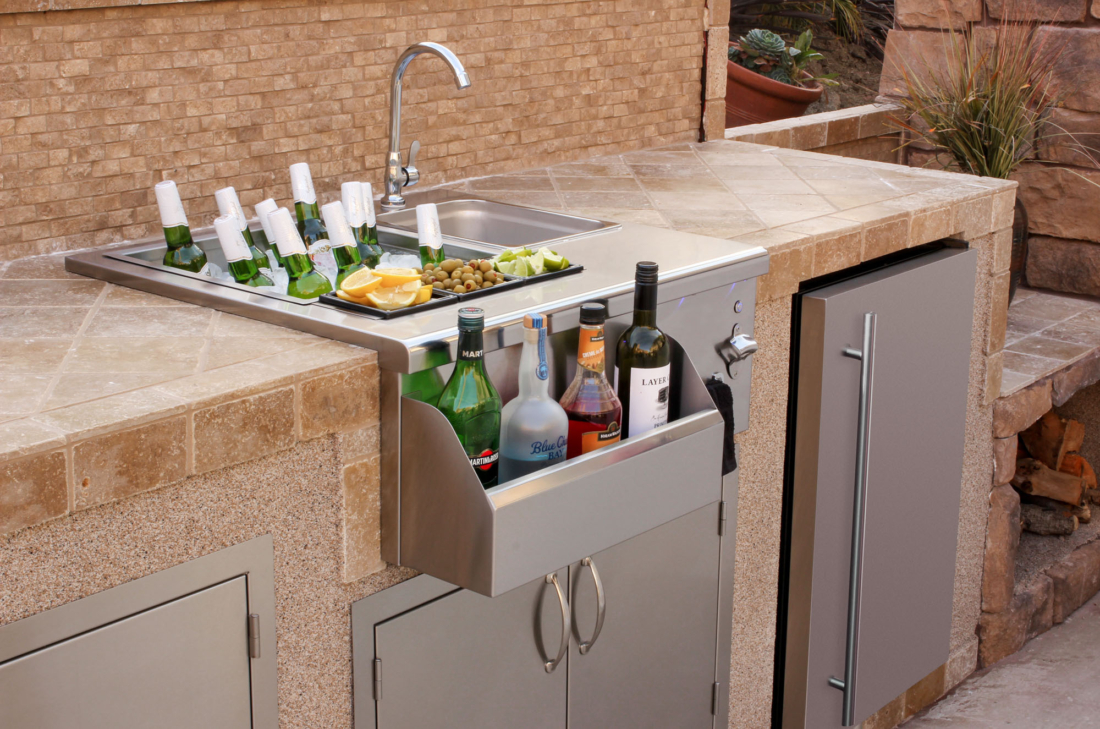 Design Choices That Keep Your Outdoor Bar Running Smoothly