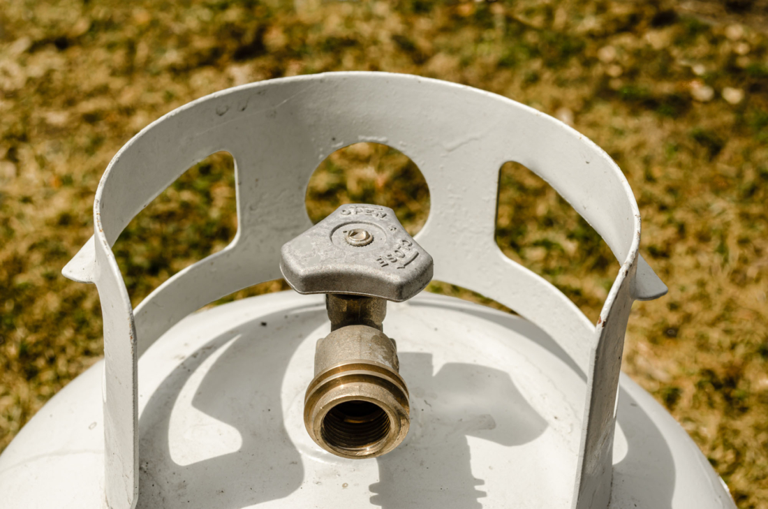 Choosing Between Natural Gas or Propane Fire Pit Burners: What Fits You Best?
