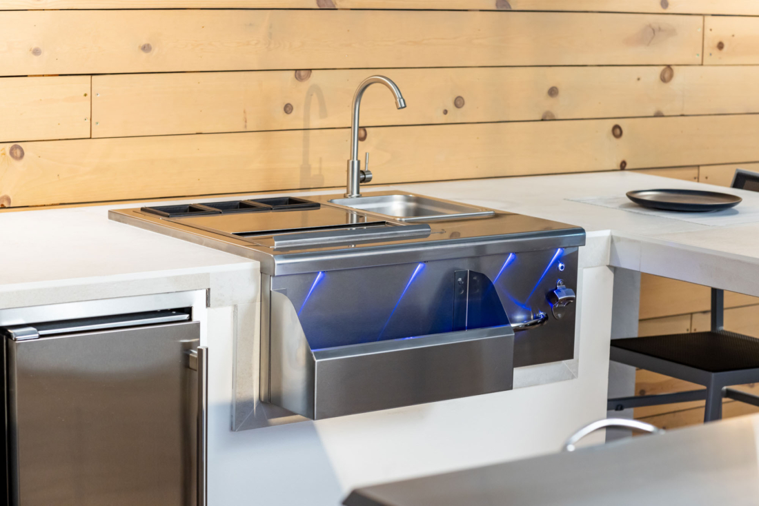 Outdoor Bar Layout Next to Grill: Three Designs That Keep Everyone Close