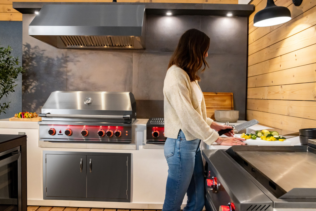 How Much Room Does a Grill and Outdoor Bar Layout Need?
