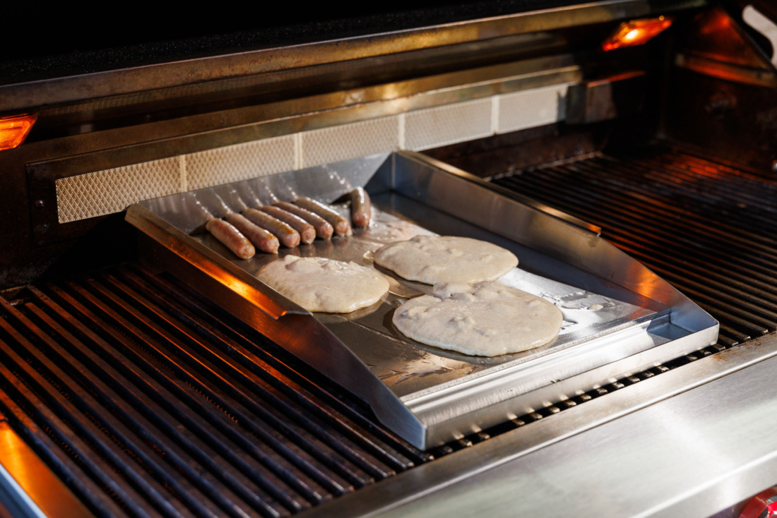 Spring and Summer Outdoor Kitchen Trends That Put Flow First