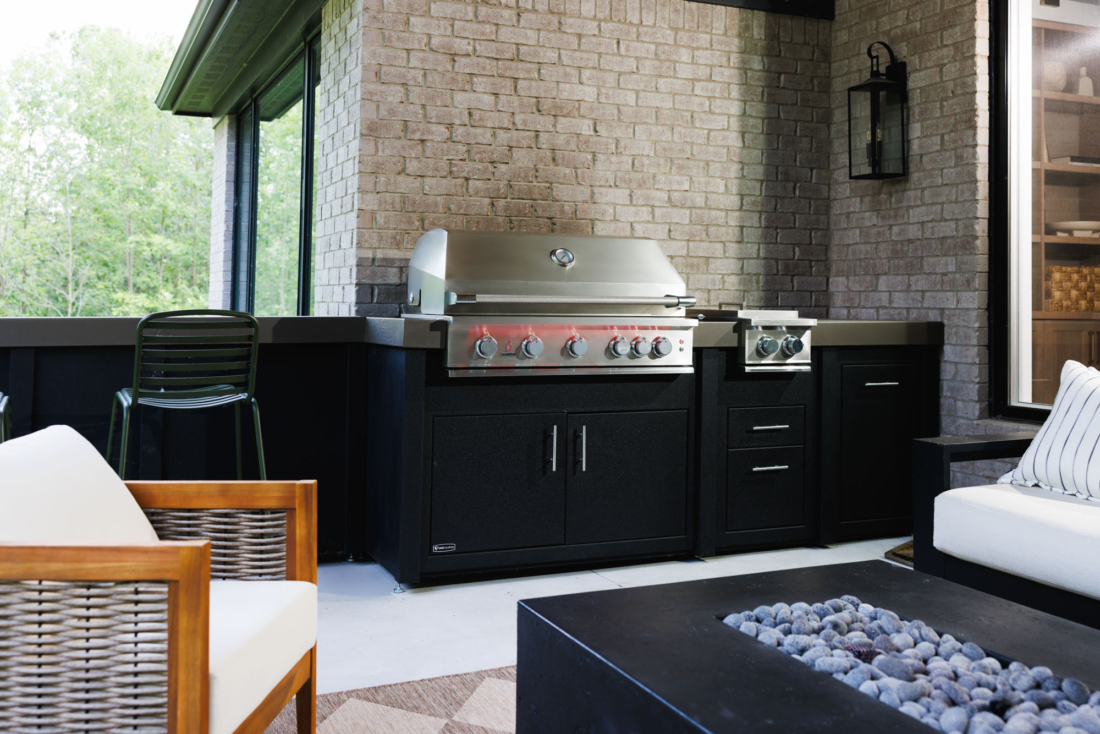 An Outdoor Setup That Makes Steak Nights Something to Look Forward To